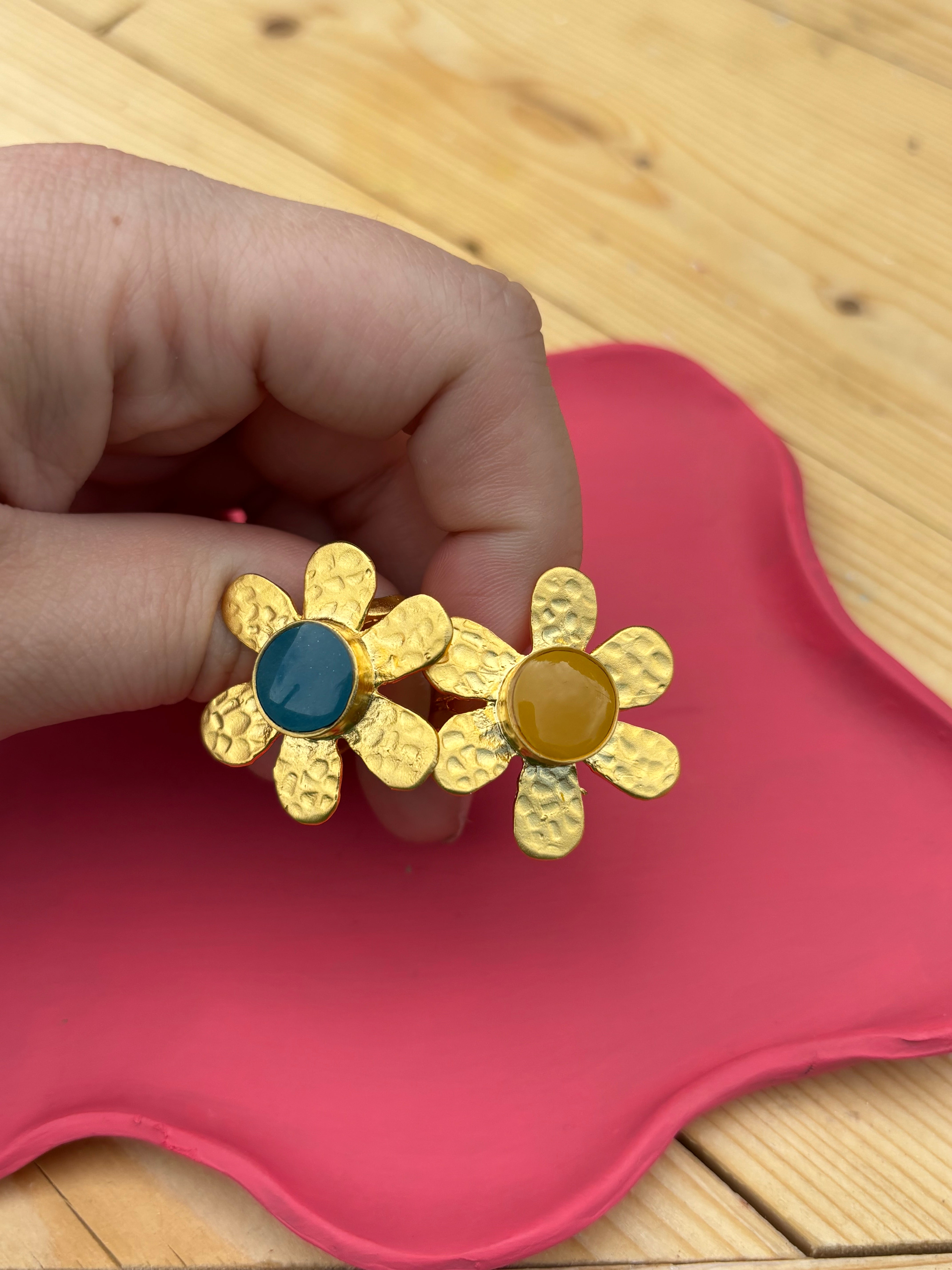 Gold Daisy Ring