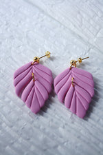 Load image into Gallery viewer, Formal Clay Scalloped Earring
