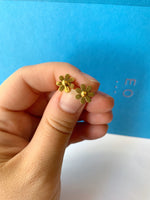Load image into Gallery viewer, Titanium Gold Daisy Stud
