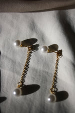 Load image into Gallery viewer, Pearl Drop Earrings Silver

